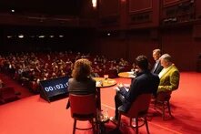 Ένα debate για τη ΔΕΘ περιγραφή cover