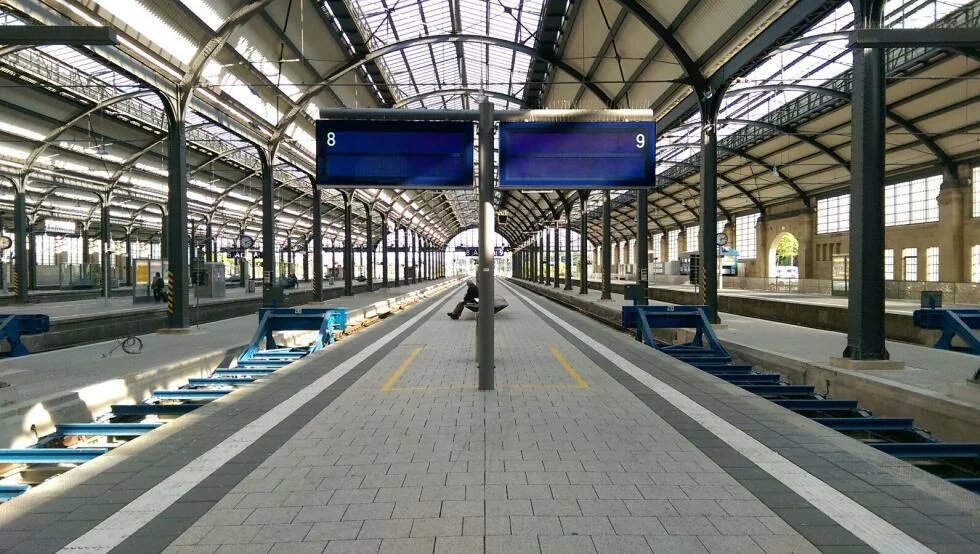 Sometimes less is more" - Central railway station Wiesbaden, Germany