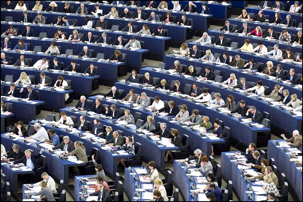 Die Europawahl 2019 - Das Europäische Parlament Die Europawahl 2019: Aufbruch in eine neue Epoche - Bild: Das Bild zeigt einen Ausschnit einer Sitzung im Europäischen Parlament